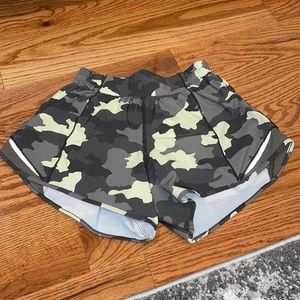lululemon LR hotty hot shorts 4”